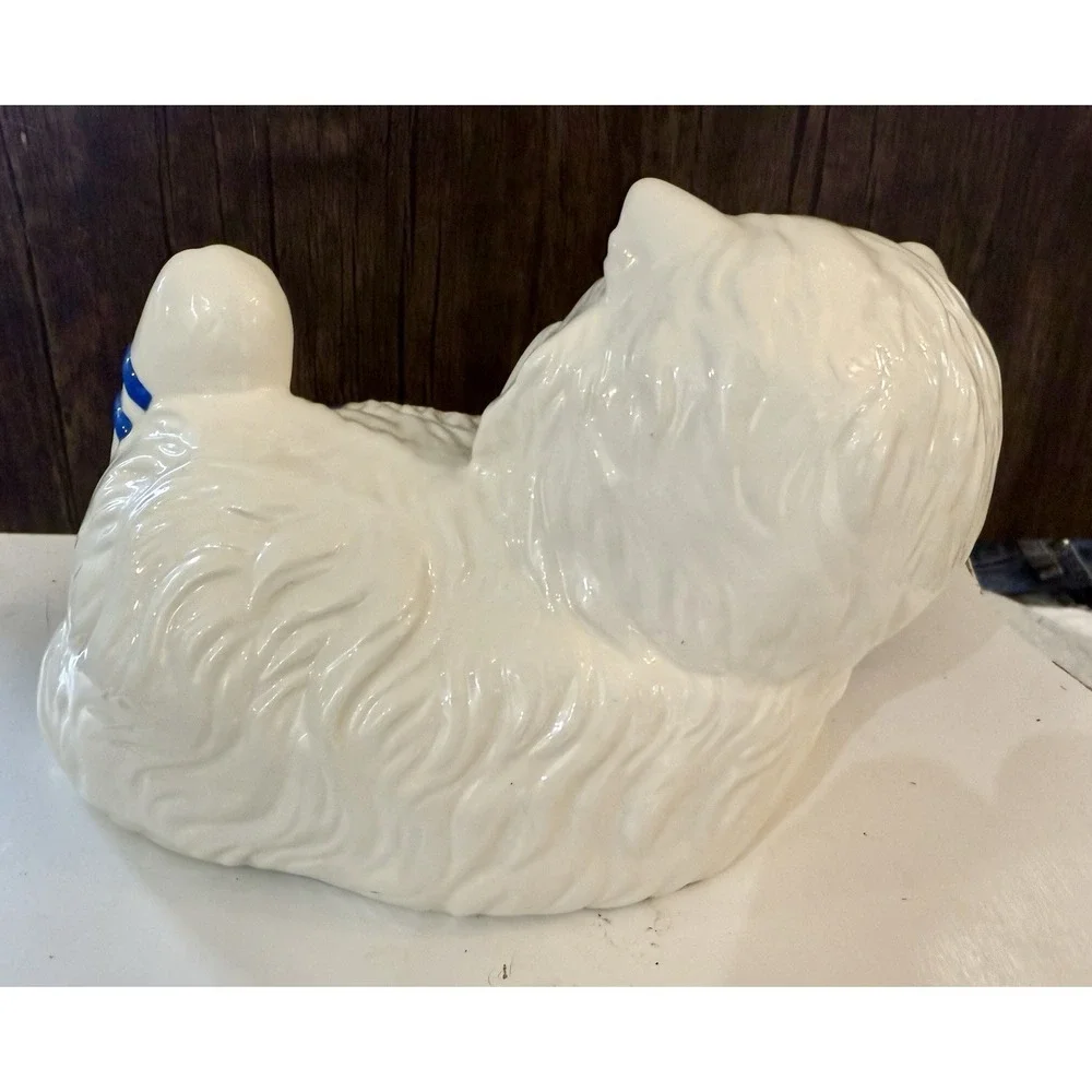 Vintage Persian White Blue Eyed Cat Playing With Yarn Ceramic Hand Painted Large